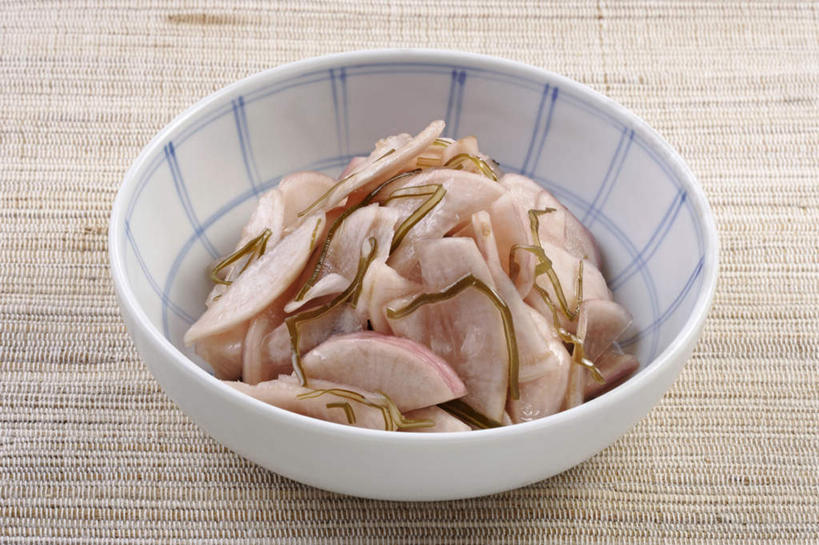 无人,横图,俯视,室内,特写,白天,烹饪,餐桌,桌子,萝卜,白萝卜,蔬菜,许多,切片,阴影,新鲜,反射,布料,纹理,影子,陶瓷,日本料理,料理,食品,芜菁,陶瓷制品,布纹,菜肴,美食,桌布,食物,一个,餐巾,台布,碗,日式料理,日式,佳肴,有机食品,绿色食品,单个,餐台,腌萝卜,肌理,蔓菁,盘菜,大头芥,莱菔,彩图,高角度拍摄