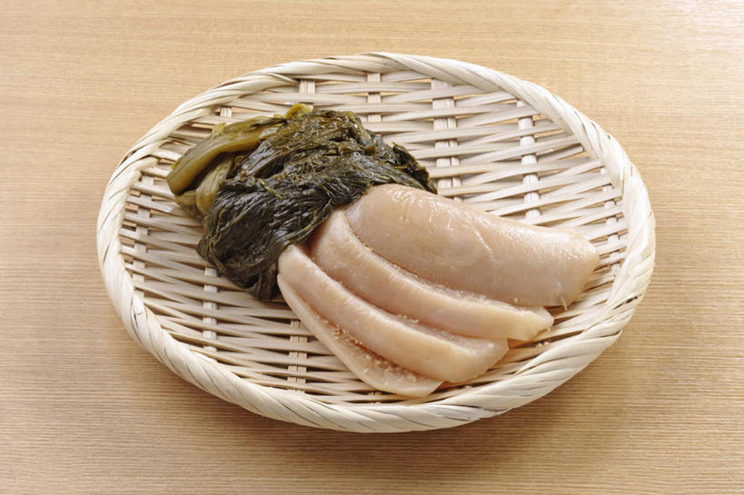 无人,交叉,横图,俯视,室内,特写,白天,烹饪,餐桌,桌子,竹子,萝卜,白萝卜,蔬菜,四片,许多,切片,阴影,竹制,新鲜,编织,反射,篮子,影子,日本料理,料理,食品,芜菁,咸菜,菜肴,美食,桌布,食物,一个,餐巾,竹篮,台布,日式料理,日式,佳肴,有机食品,绿色食品,单个,餐台,竹条,交织,配菜,竹制品,腌萝卜,蔓菁,盘菜,大头芥,穿插,莱菔,彩图,高角度拍摄,全身