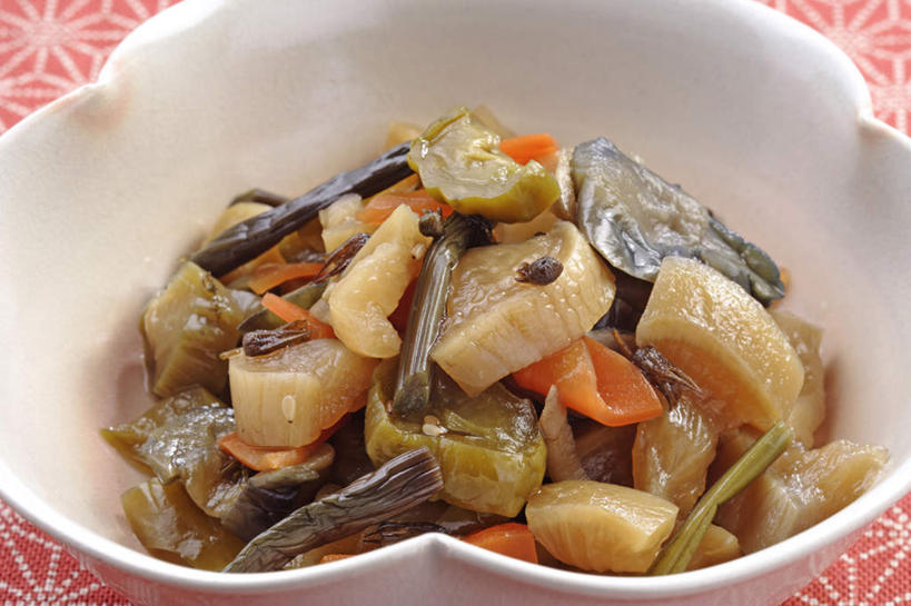 无人,横图,俯视,室内,特写,白天,烹饪,餐桌,桌子,萝卜,胡萝卜,黄瓜,茄子,蔬菜,阴影,新鲜,反射,布料,影子,陶瓷,日本料理,料理,食品,陶瓷制品,布纹,菜肴,美食,桌布,食物,腌制,一个,红色,白色,餐巾,容器,台布,碗,日式料理,日式,佳肴,有机食品,绿色食品,单个,餐台,储藏,储存,腌制食品,青瓜,落苏,酪酥,昆仑瓜,胡瓜,红萝卜,甘荀,矮瓜,彩图,高角度拍摄,贮存