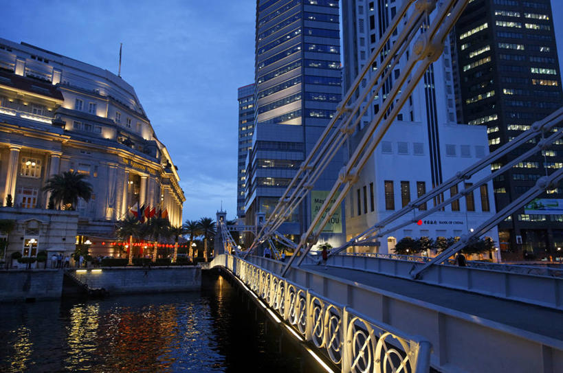 无人,宾馆,高楼大厦,横图,室外,夜晚,仰视,旅游,度假,河流,水,植物,标志建筑,大桥,大厦,地标,建筑,立交桥,摩天大楼,桥梁,新加坡,亚洲,阴影,光线,影子,河水,水流,高架,斜拉桥,桥,灯光,枝条,娱乐,建设,树,树木,树枝,绿色,自然,享受,休闲,旅游胜地,放松,东南亚,生长,成长,新加坡共和国,虬枝,枝杈,彩图,低角度拍摄,大楼,高层建筑,高楼,客店,客栈,旅店,旅馆,旅舍,摩天楼,新加坡中区,加文纳桥,狮城,星岛,星洲