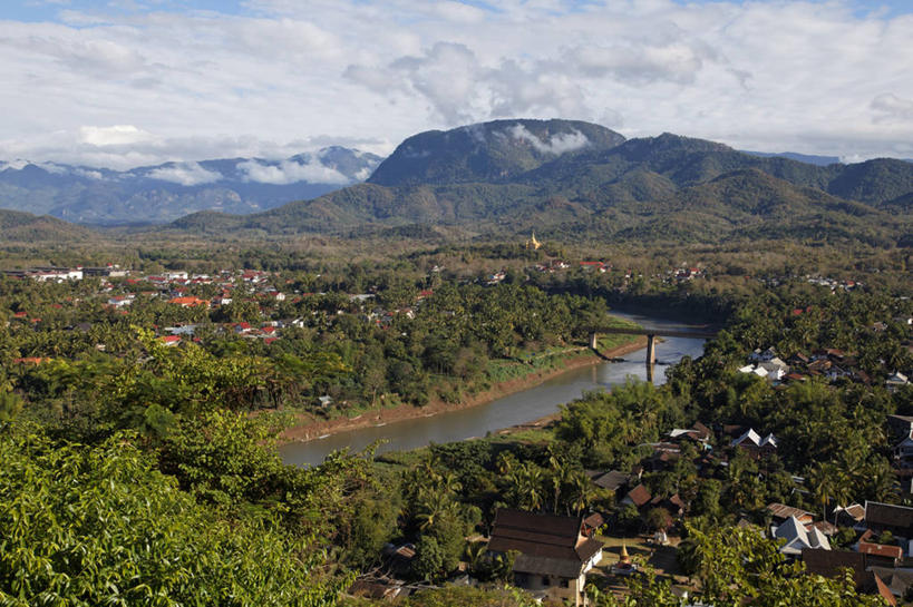 无人,家,横图,俯视,室外,白天,旅游,度假,河流,美景,森林,山,山脉,树林,水,植物,老挝,亚洲,阴影,光线,影子,房屋,屋子,河水,景观,山峰,水流,云,云朵,山峦,云彩,娱乐,楼房,住宅,树,树木,蓝色,绿色,白云,蓝天,天空,阳光,自然,群山,天,享受,休闲,景色,放松,东南亚,生长,晴朗,成长,自然风光,湄公河,老挝人民民主共和国,晴空,彩图,高角度拍摄,房子,上寮,南康河