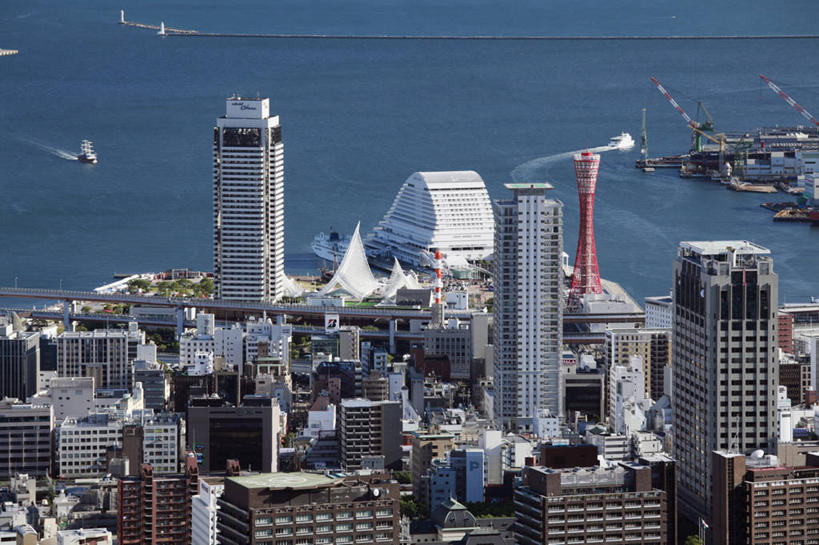 无人,高楼大厦,横图,俯视,航拍,室外,白天,度假,海浪,海洋,美景,城市风光,标志建筑,城市,大厦,地标,建筑,轮船,摩天大楼,船,日本,亚洲,阴影,波纹,飞溅,溅,光线,液体,影子,景观,浪花,水滴,娱乐,建设,水珠,水纹,阳光,海水,船尾波,交通工具,波浪,享受,休闲,景色,放松,鸟瞰,喷洒,载具,海景,东亚,本州,本州岛,日本国,近畿地方,近畿,兵库,兵库县,神户,神户市,神戸,县厅,神戸市,大海,风浪,海,海水的波动,近岸浪,涌浪,彩图,高角度拍摄,大楼,高层建筑,高楼,摩天楼,美利坚公园