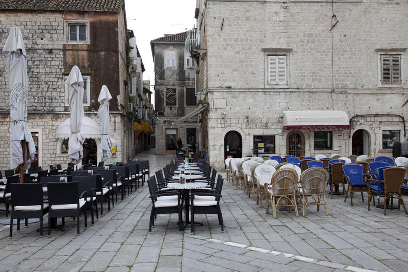 无人,家,横图,室外,白天,正面,度假,美景,餐桌,桌子,城市风光,城市,椅子,克罗地亚,一排,许多,整齐,并列,并排,房屋,屋子,景观,公寓,很多,娱乐,洋房,楼房,住宅,排列,天空,天,享受,休闲,景色,放松,餐台,队列,咖啡店,咖啡屋,平行,克罗地亚共和国,达尔马提亚,达尔马提亚群岛,彩图,房子,咖啡馆,特罗吉尔