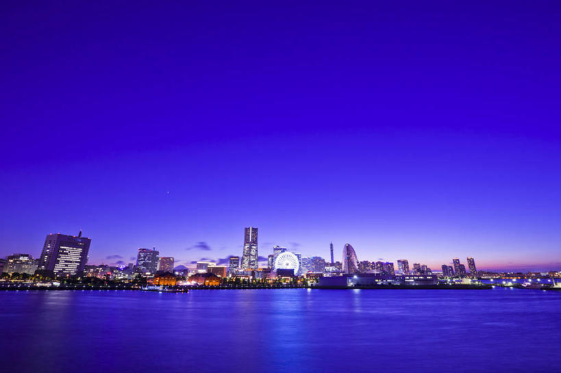 无人,高楼大厦,横图,全景,彩色,室外,白天,正面,度假,海浪,海洋,美景,天际线,城市风光,城市,大厦,建筑,轮船,摩天大楼,霓虹灯,船,神奈川,日本,亚洲,阴影,透明,光线,影子,景观,浪花,灯光,七彩,横滨,横滨市,神奈川县,娱乐,光源,霓虹,灯,蓝色,蓝天,天空,阳光,海水,交通工具,天,享受,休闲,景色,放松,晴朗,照明设备,载具,海景,东亚,本州,万里无云,首府,关东地方,本州岛,日本国,横滨海洋塔,氖灯,理智,沉静,冷色,高深,冷淡,大海,风浪,海,海水的波动,近岸浪,涌浪,晴空,晴空万里,彩图,大楼,高层建筑,高楼,摩天楼