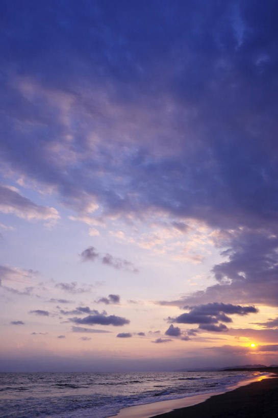 无人,竖图,室外,白天,正面,旅游,度假,海浪,海洋,美景,日落,沙滩,神奈川,日本,亚洲,沙子,海岸,景观,浪花,水平线,晚霞,霞光,落日,辽阔,海平线,沙地,神奈川县,娱乐,自然,海水,黄昏,享受,休闲,广阔,景色,彩霞,放松,一望无际,自然风光,海景,东亚,本州,关东地方,本州岛,日本国,江之岛,藤泽,藤泽市,无边无际,一马平川,夕照,薄暮,大海,风浪,海,海水的波动,海滩,近岸浪,涌浪,夕阳,彩图,傍晚,水天相接,水天一线,斜阳