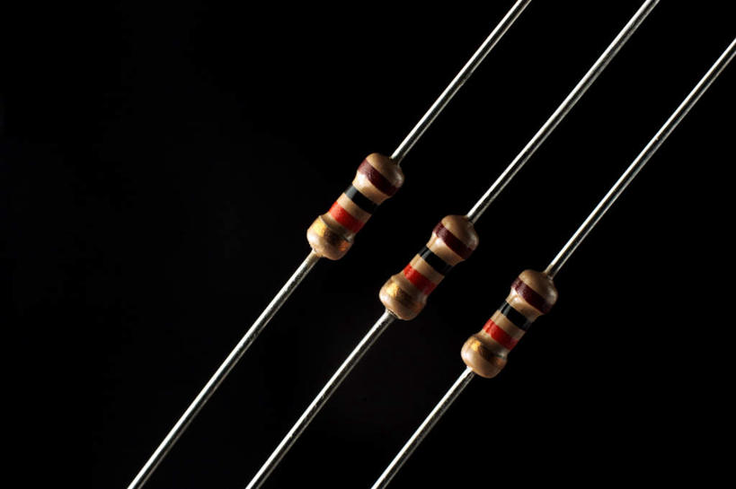 无人,横图,室内,白天,正面,金属制品,一排,黑色背景,整齐,金属,倾斜,排列,三个,摄影,影棚,队列,电阻,彩图,影棚拍摄,拍摄