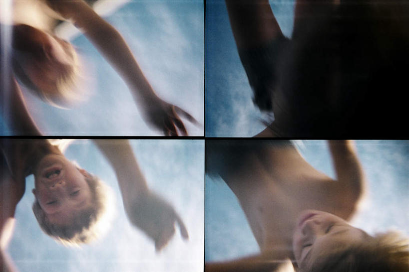 西方人,儿童,一个人,横图,室外,白天,仰视,纯洁,欧洲,欧洲人,仅一个男性,仅一个人,一排,连接,阴影,模糊,整齐,光线,影子,云,云朵,云彩,排列,小孩,蓝色,白云,蓝天,天空,阳光,天,仅一个小孩,可爱,童年,童趣,晴朗,连绵,队列,童真,烂漫,无邪,连贯,联贯,含糊,恍惚,模胡,依稀,隐约,天真,男孩,男人,男性,白种人,孩子,晴空,半身,彩图,低角度拍摄,男生