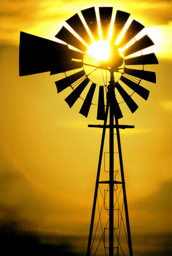 无人,竖图,室外,白天,正面,旅游,度假,农业,风力发电机,美景,日落,风车,风向标,阴影,环保,电力,光线,影子,景观,晚霞,霞光,云,云朵,落日,云彩,娱乐,设备,蓝色,白云,蓝天,天空,阳光,自然,黄昏,天,享受,休闲,发电,机械,景色,彩霞,放松,工业,能源,晴朗,资源,风力机,自然风光,利用,低碳,夕照,风力发电,风标,晴空,夕阳,彩图,斜阳