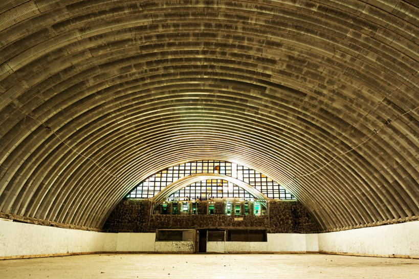 无人,家,横图,室内,白天,正面,锻炼,度假,运动,美景,窗户,天花板,城市风光,城市,阴影,光线,影子,房屋,屋子,景观,娱乐,楼房,玻璃窗,住宅,阳光,享受,休闲,景色,放松,冰球场,体育,彩图,健身,房子