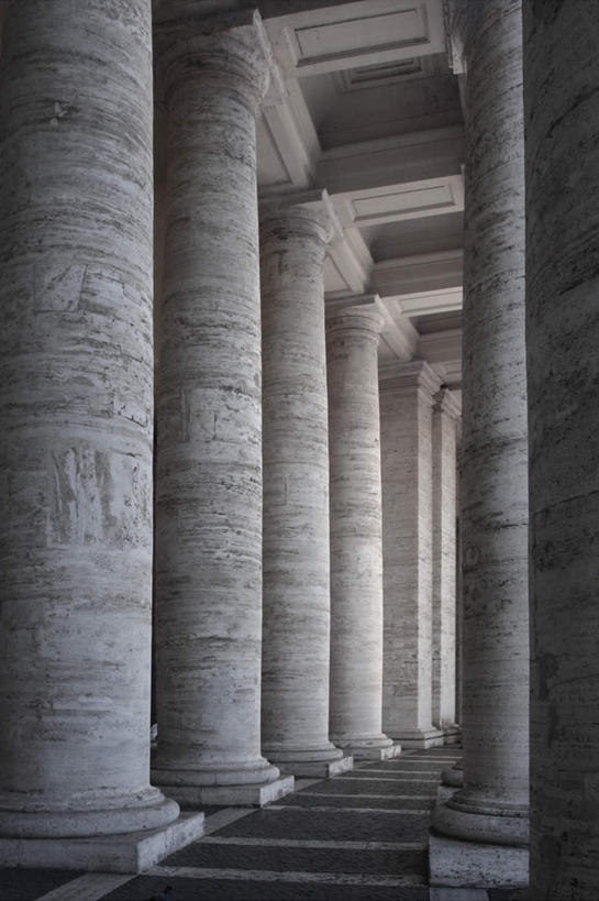 无人,竖图,室外,白天,正面,旅游,度假,名胜古迹,标志建筑,地标,建筑,一排,许多,遗迹,整齐,柱子,很多,古迹,文物,娱乐,建设,古建筑,石柱,排列,享受,休闲,旅游胜地,放松,队列,圆柱体,古文明,彩图