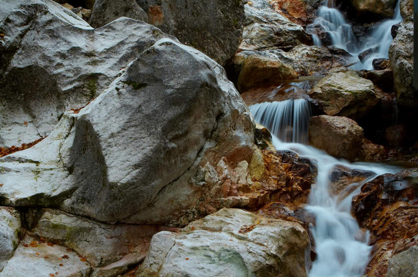 无人,横图,俯视,室外,白天,旅游,度假,河流,石头,美景,水,德国,欧洲,阴影,光线,石子,影子,河水,景观,水流,娱乐,小溪,阳光,自然,溪水,享受,休闲,景色,放松,西欧,自然风光,流淌,德意志联邦共和国,巴伐利亚,巴伐利亚州,拜恩州,拜恩自由州,石块,彩图,高角度拍摄