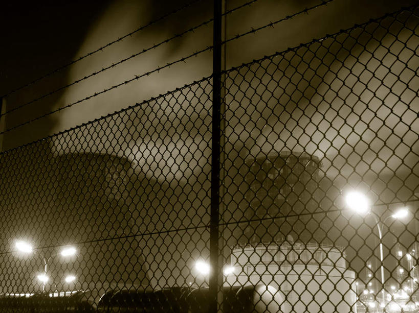 无人,栏杆,横图,室外,夜晚,正面,烟囱,城市,路灯,火车,照明,德国,欧洲,阴影,锐利,电力,光线,电线,线,影子,栅栏,篱笆,烟雾,围栏,灯光,汉堡,铁丝网,电能,线路,护栏,车,灯,交通工具,电,电源,电源线,照亮,锋利,尖锐,照明设备,西欧,载具,能量,尖利,德意志联邦共和国,犀利,厉害,汉堡市,彩图,海港