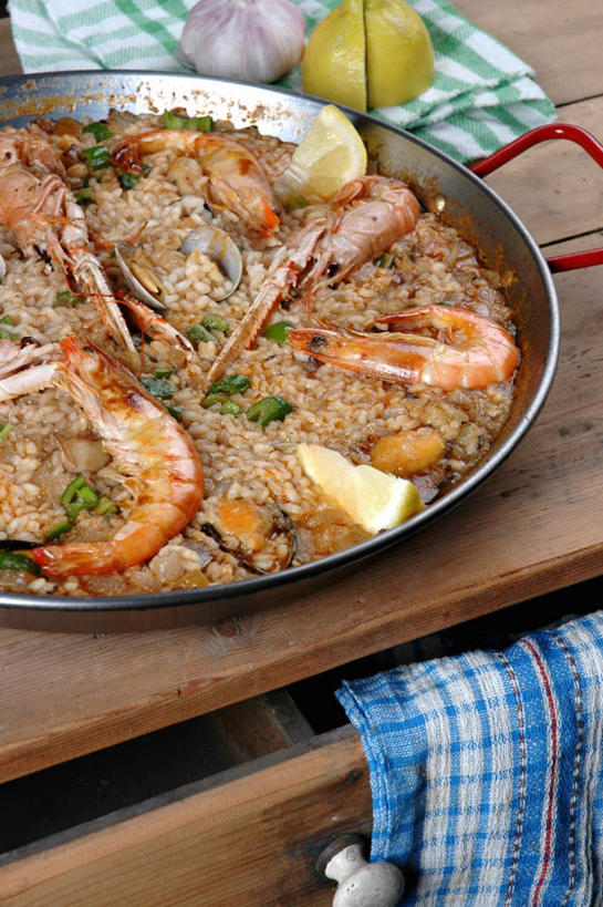 米饭,无人,竖图,俯视,室内,白天,烹饪,西餐,餐桌,桌子,柠檬,贝壳,水果,吊挂,悬挂,阴影,新鲜,反射,纺织物,影子,肉,生食,虾,料理,食品,果实,饭,挂,菜肴,美食,肉类,食物,蓝色,毛巾,清洁,西式,佳肴,有机食品,绿色食品,餐台,保暖,五谷,海鲜饭,肉食,透气,防水,储水,耐磨,吸水,贝类外壳,海螺壳,软体动物外壳,益母果,柠果,彩图,高角度拍摄