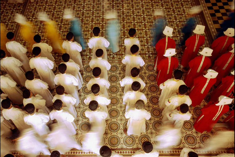 东方人,教堂,站,横图,俯视,室内,白天,民族服装,亚洲,一排,整齐,瓷砖,地砖,地面,许多人,黄种人,排列,站着,一群人,宗教,信仰,队列,信念,男人,男性,年轻男性,年轻女性,女人,女性,亚洲人,站立,彩图,高角度拍摄,全身,传统服装,民俗服,大教堂,礼拜堂