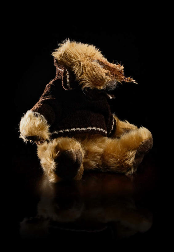 无人,竖图,室内,白天,正面,游戏,熊,玩具,黑色背景,节日,庆祝,玩偶,泰迪熊,玩,文化,娱乐,一只,玩具熊,庆典,休闲,万圣节,益智,摄影,毛绒玩具,影棚,纪念,安慰,发泄,消遣,宣泄,罗斯福熊,玩耍,嬉戏,彩图,全身,影棚拍摄,拍摄