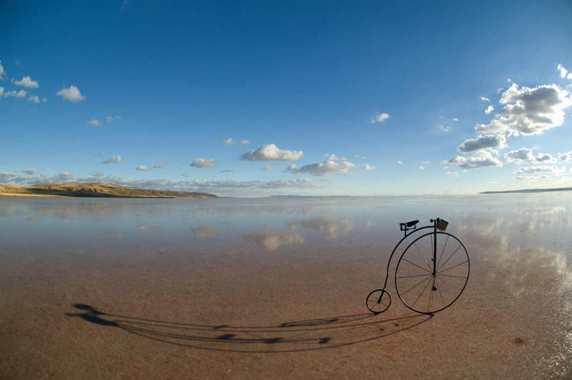 无人,横图,室外,白天,正面,旅游,度假,美景,沙滩,自行车,一辆,阴影,光线,沙子,影子,海岸,景观,水平线,云,云朵,辽阔,海平线,沙地,云彩,娱乐,车,脚踏车,蓝色,白云,蓝天,天空,阳光,自然,交通工具,天,享受,休闲,广阔,景色,放松,停放,晴朗,一望无际,自然风光,载具,无边无际,一马平川,海滩,晴空,彩图,水天相接,水天一线