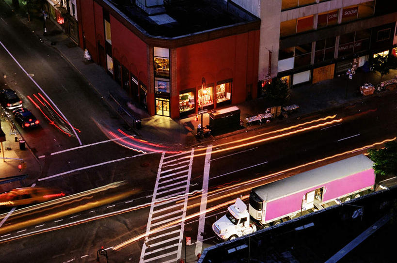 无人,家,横图,俯视,室外,夜晚,度假,美景,城市风光,城市,道路,路,公路,汽车,纽约,美国,阴影,梦幻,发光,反射,光束,影子,房屋,屋子,景观,乡村,曼哈顿,交通,光亮,娱乐,楼房,住宅,车,村庄,交通工具,轿车,享受,休闲,景色,放松,北美,北美洲,未来,发亮,载具,美洲,憧憬,纽约州,帝国之州,帝国州,北亚美利加洲,亚美利加洲,格林威治村,格林尼治村,西村,马路,彩图,高角度拍摄,房子,曼哈顿岛