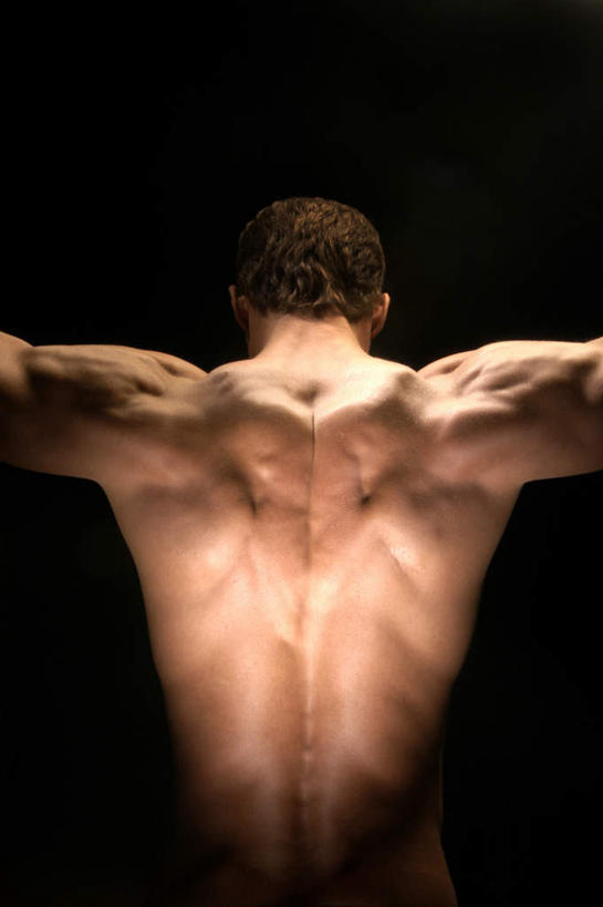 西方人,肌肉,健壮,一个人,伸展双臂,竖图,室内,白天,欧洲,欧洲人,仅一个男性,仅一个人,黑色背景,裸露,仅一个年轻男性,背面,健康,活力,力量,摄影,影棚,青春,后背,暴露,强壮,袒露,男人,男性,年轻男性,白种人,敞开双臂,伸开双臂,展开双肩,张开手臂,张开双臂,半身,彩图,影棚拍摄,拍摄