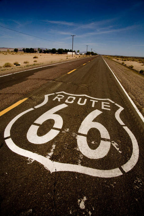 无人,竖图,俯视,室外,白天,旅游,度假,美景,美国,英文,标志,数字,文字,字符,字母,景观,云,云朵,云彩,娱乐,标识,蓝色,白色,白云,蓝天,天空,自然,天,享受,休闲,景色,放松,阿拉伯数字,晴朗,英文字母,北美,北美洲,加利福尼亚,自然风光,美洲,加州,加利福尼亚州,金州,黄金州,北亚美利加洲,亚美利加洲,六十六号公路,晴空,彩图,高角度拍摄