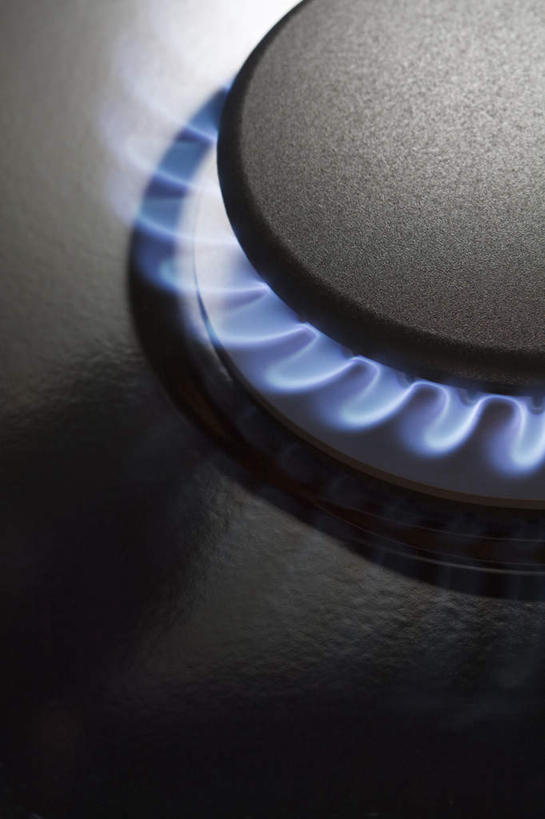 无人,竖图,俯视,室内,白天,烹饪,热情,厨房,火,阴影,透明,反射,火焰,影子,煤气灶,燃烧,蓝色,理智,沉静,冷色,高深,冷淡,烹调,彩图,高角度拍摄,灶间