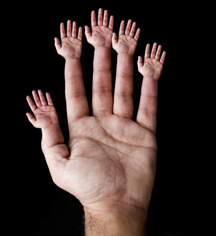 西方人,手,一个人,伙伴,朋友,竖图,室内,特写,白天,正面,友谊,合作,团队,数码,科技,欧洲,欧洲人,仅一个男性,仅一个人,阴影,黑色背景,网络,高光,几何,计算机图形,繁忙,合成,仅一个年轻男性,手部,战略,单手,电脑合成图,数码合成图,忙碌,写实,具体,具象,联合,合谋,劳碌,配合,协作,男人,男性,年轻男性,白种人,半身,彩图