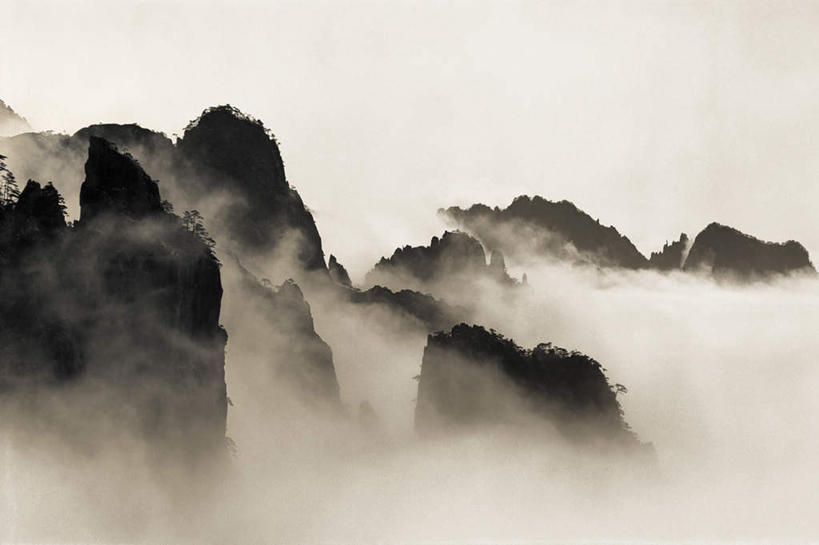 无人,横图,俯视,航拍,室外,白天,旅游,度假,华山,石头,美景,山,山脉,植物,雾,松树,中国,亚洲,朦胧,模糊,围绕,石子,景观,山峰,山峦,娱乐,树,树木,绿色,自然,群山,享受,休闲,景色,放松,缭绕,生长,成长,迷雾,鸟瞰,自然风光,坚定,旋绕,东亚,安徽,安徽省,中华人民共和国,华东地区,省会,长寿,皖,贞洁,萦绕,回绕,奇险天下第一山,西岳,西岳华山,石块,岩石,大雾,彩图,高角度拍摄