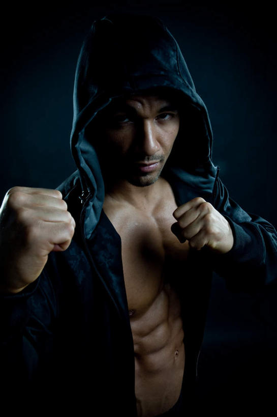 西方人,肌肉,健壮,一个人,拳击手,站,举,竖图,室内,白天,正面,锻炼,比赛,运动,拳击,欧洲,欧洲人,仅一个男性,仅一个人,握,黑色背景,注视,鼓励,裸露,仅一个年轻男性,观察,加油,看,手势,托,握拳,站着,健康,活力,力量,打气,握着,摄影,影棚,观看,青春,察看,强壮,关注,鼓舞,裸,斗篷,大氅,体育,男人,男性,年轻男性,白种人,拳击家,拳击运动员,举起,举手,举着,向上举,向上伸,向上托,站立,半身,彩图,影棚拍摄,健身,拍摄