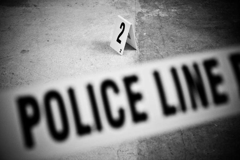 无人,横图,俯视,黑白,室外,特写,白天,阴影,朦胧,模糊,分离,光线,英文,标志,界线,文字,影子,字符,字母,警告,标识,警示,英文字母,隔离,禁止,提醒,界限,提示,限制,边界,交通标志,路锥,交通锥,封锁,危险,高角度拍摄