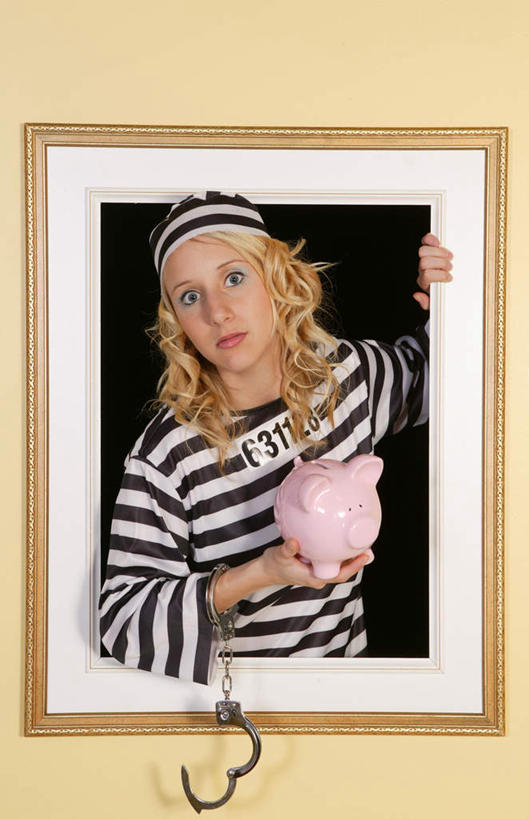 西方人,一个人,站,竖图,室内,白天,正面,游戏,窗户,帽子,玩具,相框,欧洲,欧洲人,仅一个年轻女性,仅一个女性,仅一个人,握,条纹,服装,墙,玩,休闲装,娱乐,玻璃窗,墙壁,墙面,一个,衣服,粉色,黄色,白色,黑色,站着,休闲,休闲服,金色,益智,握着,服饰,单个,活动,发泄,消遣,智力,猪头,宣泄,一顶,棉帽,年轻女性,女人,女性,白种人,长发,卷发,玩耍,嬉戏,站立,半身,彩图