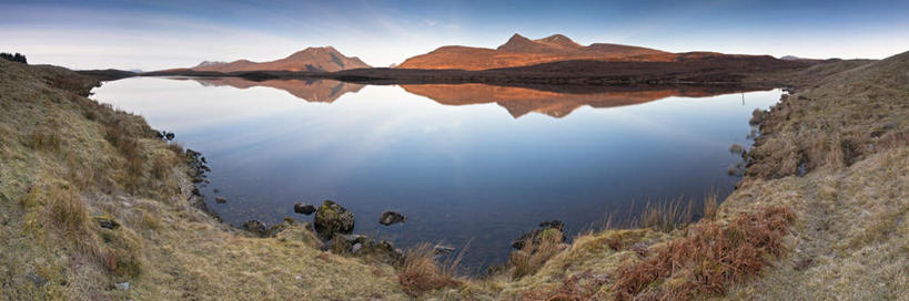 无人,横图,室外,白天,正面,旅游,度假,湖,湖泊,石头,美景,山,山脉,水,植物,澳大利亚,阴影,枯萎,光线,石子,影子,地平线,湖面,景观,山顶,山峰,水流,水面,辽阔,枯草,地面,山峦,娱乐,草,黄色,蓝色,倒影,蓝天,天空,阳光,自然,湖水,群山,天,享受,休闲,广阔,景色,放松,晴朗,一望无际,倒映,自然风光,延伸,大洋洲,悉尼,澳洲,沉积岩,万里无云,南方大陆,首府,天地相交,澳大利亚联邦,新州,新南威尔士,新南威尔士州,无边无际,一马平川,颠峰,极峰,反照,萨瑟兰郡,水成岩,石块,岩石,晴空,晴空万里,彩图