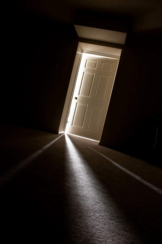 无人,家,竖图,室内,白天,正面,地毯,门,阴影,装饰,缝隙,裂缝,编织,光线,影子,手工艺品,房屋,墙,屋子,织物,楼房,墙壁,墙面,住宅,工艺品,门框,华丽,修饰,点缀,漏洞,衬托,美观,雅致,雅观,彩图,房子