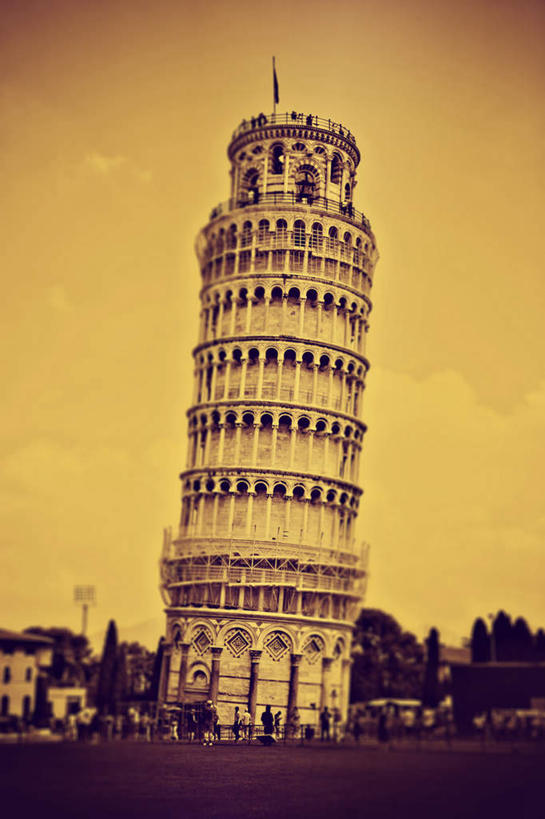 无人,竖图,室外,白天,仰视,旅游,度假,植物,窗户,标志建筑,道路,地标,建筑,路,意大利,欧洲,阴影,光线,影子,墙,小路,交通,娱乐,建设,玻璃窗,墙壁,墙面,树,树木,绿色,阳光,自然,享受,休闲,旅游胜地,放松,生长,成长,比萨城,比萨斜塔,托斯卡纳,南欧,意大利共和国,奇迹广场,比萨大教堂,托斯卡纳大区,彩图,低角度拍摄