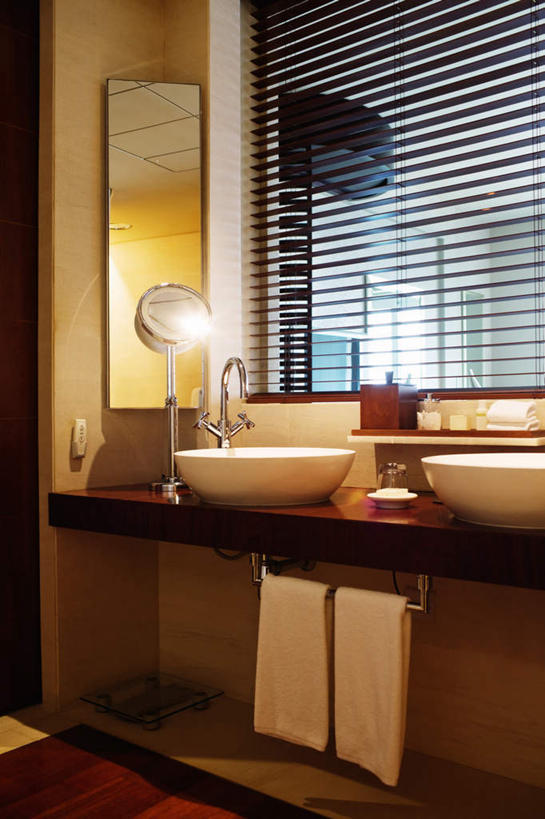 无人,家,竖图,室内,白天,正面,别墅,家具,镜子,卫生间,洗手间,浴室,装修,建筑,欧式,吊挂,悬挂,阴影,装饰,光线,纺织物,水槽,影子,房屋,屋子,公寓,灯光,豪华,挂,水盆,建设,现代,水斗,装潢,洋房,楼房,住宅,毛巾,室内装潢,清洁,毛巾架,保暖,样板房,明亮,镜像,舒适,家居装潢,镜面,房屋设计,地中海风格,古典风格,简约风格,室内设计,宽敞,透气,防水,样板房装潢,储水,耐磨,吸水,设计,厕所,淋浴房,彩图,冲凉房,房子,沐浴间,沐浴室