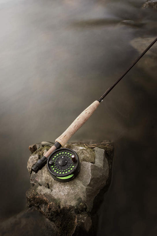 无人,竖图,俯视,室外,特写,白天,垂钓,旅游,度假,河流,礁石,石头,美景,水,静物,钓鱼竿,阴影,朦胧,模糊,反射,石子,影子,河水,景观,水流,娱乐,小溪,自然,绳子,溪水,享受,休闲,景色,放松,流动,活动,绳索,渔具,自然风光,钓竿,鱼竿,礁,石块,岩石,彩图,高角度拍摄,钓鱼,垂纶