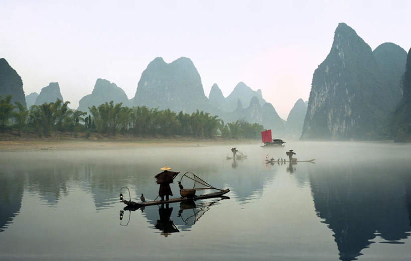 划船,东方人,一个人,渔夫,站,横图,室外,白天,湖,湖泊,山,山脉,树林,水,植物,帽子,桂林,中国,亚洲,仅一个男性,仅一个人,一排,阴影,竹制,整齐,编织,光线,草帽,影子,竹排,湖面,山峰,水流,水面,云,云朵,运输工具,山峦,云彩,注视,黄种人,竹筏,树,树木,排列,仅一个年轻男性,背面,蓝色,绿色,白云,蓝天,天空,阳光,交通工具,湖水,群山,天,观察,看,站着,生长,晴朗,成长,观看,广西,竹条,察看,竹制品,队列,关注,载具,东亚,蓑衣,广西壮族自治区,中华人民共和国,桂林市,桂,华南地区,水上交通工具,男人,男性,年轻男性,亚洲人,捕鱼人,打鱼人,晴空,站立,彩图,全身