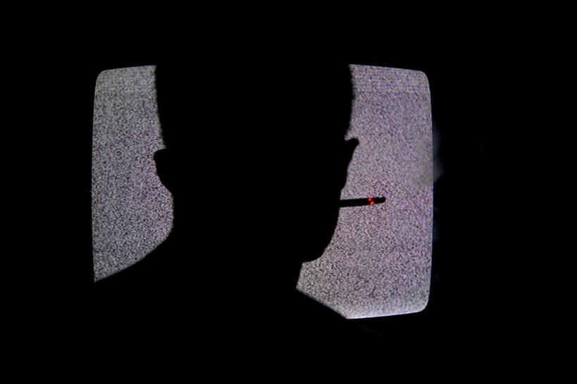 西方人,一个人,坐,吸烟,横图,室内,白天,抽象,神秘,香烟,电视,欧洲,欧洲人,仅一个男性,仅一个人,注视,仅一个年轻男性,背面,黑色,观察,看,烟,观看,察看,恐怖,关注,秘密,彩电,沉默,不祥,悲哀,奥秘,显像管屏,显像管屏幕,黑白电视机,中间色,消亡,罪恶,笼统,男人,男性,年轻男性,白种人,电视机,卷烟,烟草,纸烟,抽烟,坐着,半身,彩图