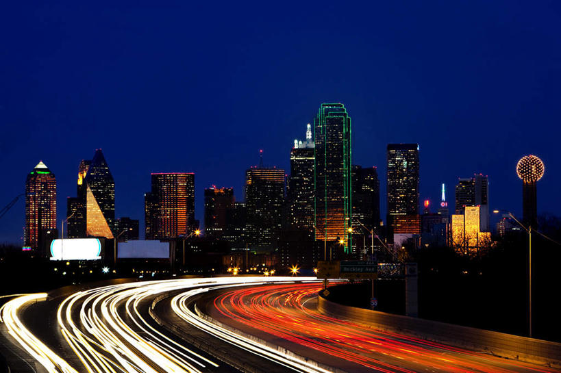 无人,高楼大厦,横图,室外,夜晚,正面,长时间曝光,度假,美景,城市风光,标志建筑,城市,大厦,道路,地标,建筑,路,摩天大楼,公路,美国,阴影,朦胧,模糊,光线,影子,景观,建筑群,灯光,交通,娱乐,建设,蓝色,蓝天,天空,天,享受,休闲,景色,放松,晴朗,北美,北美洲,德克萨斯州,美洲,曝光,德克萨斯,达拉斯,万里无云,达拉斯市,得州,德州,得克萨斯州,孤星之州,北亚美利加洲,亚美利加洲,暴光,晴空,晴空万里,马路,彩图,大楼,高层建筑,高楼,摩天楼