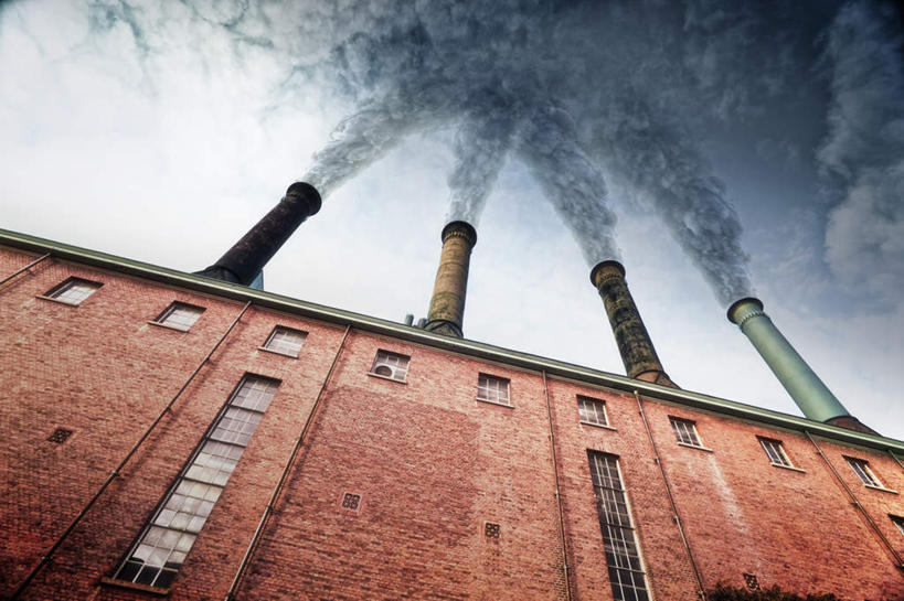 无人,家,工厂,横图,室外,白天,仰视,烟囱,窗户,阴影,光线,影子,房屋,墙,屋子,云,云朵,云彩,楼房,玻璃窗,墙壁,墙面,住宅,蓝色,白云,蓝天,天空,阳光,天,晴朗,污染,传染,晴空,彩图,低角度拍摄,房子,工地,制造厂