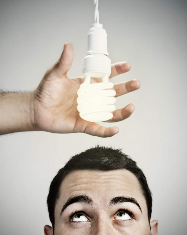 西方人,手,两个人,站,竖图,室内,特写,白天,正面,节能,照明,欧洲,欧洲人,灰色背景,环保,灯泡,注视,灯,节能灯,一个,灯具,观察,看,站着,手部,摄影,影棚,能源,单个,观看,单手,照亮,接,察看,关注,低碳,照明工具,荧光灯,U型,U型管节能灯,男人,男性,中年男性,白种人,站立,半身,彩图,影棚拍摄,拍摄