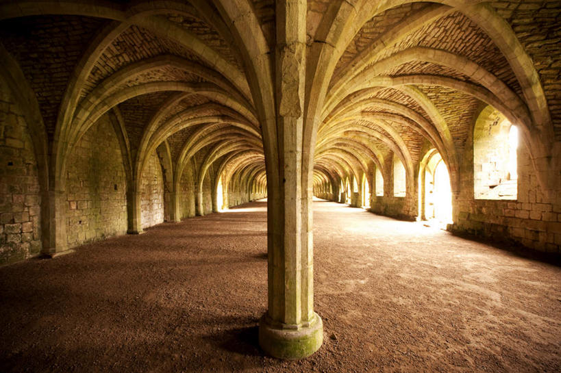 无人,横图,室内,白天,正面,旅游,度假,石头,名胜古迹,天花板,标志建筑,地标,建筑,英国,欧洲,一排,阴影,遗迹,整齐,光线,石子,影子,柱子,屋顶,拱门,顶棚,古迹,文物,娱乐,建设,古建筑,废墟,排列,阳光,享受,休闲,旅游胜地,放松,西欧,队列,大不列颠,古文明,大不列颠及北爱尔兰联合王国,大不列颠联合王国,日不落英帝国,约克郡,喷泉修道院,石块,岩石,彩图