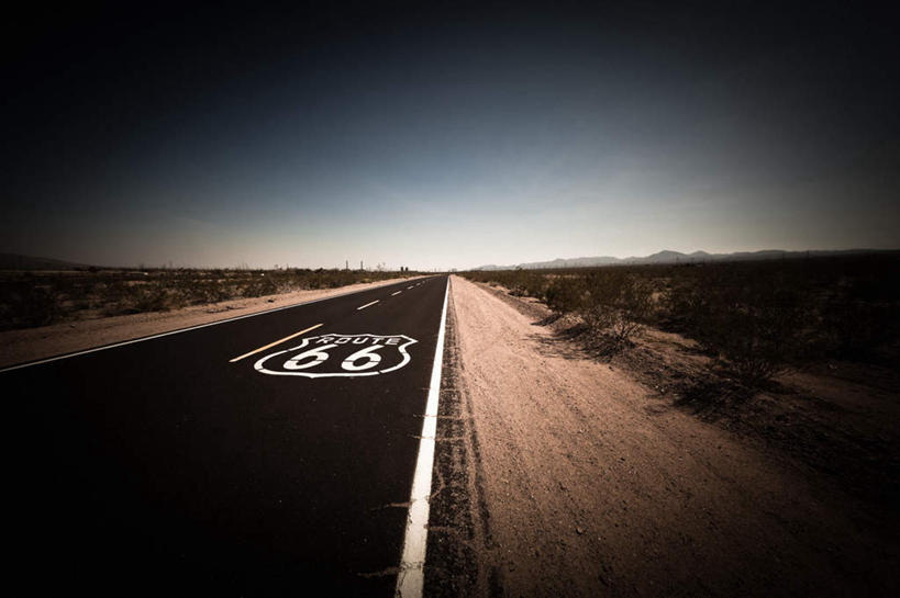 无人,横图,室外,白天,正面,旅游,度假,光晕,美景,植物,道路,路,公路,枯萎,路标,地平线,景观,高架,辽阔,枯草,地面,交通,娱乐,标识,标记,草,黄色,蓝色,蓝天,天空,自然,天,享受,休闲,广阔,景色,放松,一望无际,笔直,自然风光,延伸,高架桥,高架道路,跨线桥,天地相交,表记,笔挺,标帜,无边无际,一马平川,延长,六十六号公路,彩图