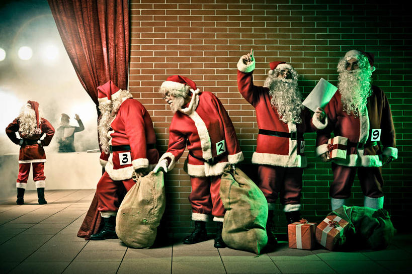 西方人,舞台,站,举,说,横图,室外,白天,正面,讨论,剧院,袋子,礼盒,礼物,欧洲,欧洲人,五个人,许多,握,材料,档案,文件,纸盒,墙,许多人,拿,麻袋,拿着,注视,墙壁,墙面,盒子,两个,探头,包装盒,容器,礼品盒,资料,观察,看,托,站着,一群人,握着,礼品,观看,储藏,一份,察看,储存,关注,文档,交流,男人,男性,年轻男性,白种人,沟通,讲话,交谈,举起,举手,举着,商讨,说话,谈话,向上举,向上伸,向上托,站立,彩图,全身,剧场,贮存