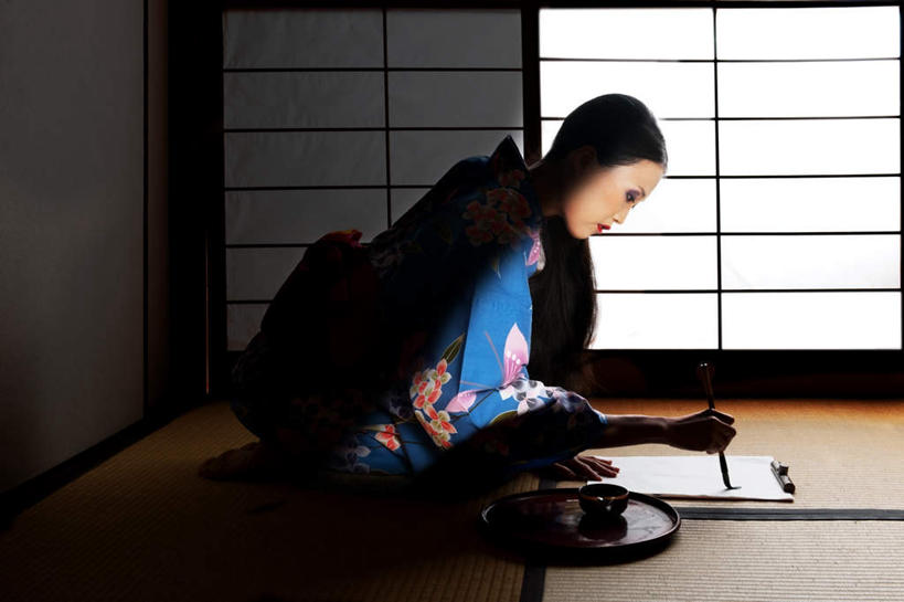 东方人,一个人,坐,横图,室内,白天,侧面,民族服装,门,亚洲,仅一个年轻女性,仅一个女性,仅一个人,一根,一张,拉门,写,和服,笔,书法,纸,办公用品,榻榻米,注视,黄种人,移门,文具,白色,学习用品,低头,观察,看,铺,服饰,观看,文具用品,一支,察看,关注,吴服,唐草,唐花,唐锦,障子,纸门,年轻女性,女人,女性,亚洲人,坐着,彩图,全身,传统服装,民俗服