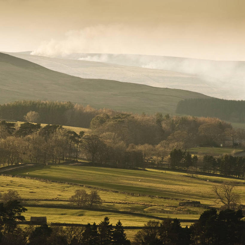 无人,方图,室外,白天,正面,旅游,度假,草地,草坪,美景,日落,山,山脉,树林,植物,雾,英国,欧洲,朦胧,模糊,景观,山峰,晚霞,霞光,云,云朵,落日,山峦,云彩,娱乐,英格兰,草,树,树木,绿色,白云,自然,黄昏,群山,享受,休闲,景色,彩霞,放松,生长,成长,迷雾,西欧,自然风光,大不列颠,大不列颠及北爱尔兰联合王国,夕照,英吉利,薄暮,坎布里亚,坎布里亚郡,大雾,夕阳,彩图,傍晚,行政区,大不列颠王国,大英帝国,联合王国,日不落帝国,西北英格兰,斜阳
