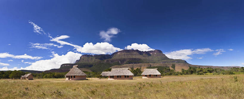 无人,家,横图,室外,白天,正面,旅游,度假,草地,草坪,美景,山,山脉,植物,委内瑞拉,阴影,光线,影子,房屋,屋子,景观,山峰,云,云朵,山峦,云彩,娱乐,楼房,住宅,草,树,树木,蓝色,绿色,白云,蓝天,天空,阳光,自然,群山,天,享受,休闲,景色,南美,放松,生长,晴朗,成长,南美洲,拉丁美洲,自然风光,美洲,亚美利加洲,南亚美利加洲,委内瑞拉玻利瓦尔共和国,玻利瓦尔,晴空,彩图,房子