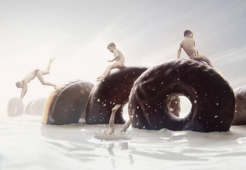 点心,面包,牛奶,西方人,儿童,无人,四个人,伙伴,朋友,坐,跳,横图,室外,白天,侧面,友谊,纯洁,数码,科技,欧洲,欧洲人,阴影,泳裤,光线,网络,影子,云,云朵,食品,糖,糖果,面点,甜点,甜品,饮品,高光,几何,计算机图形,营养,合成,云彩,扭头,注视,裸露,食物,糕点,饮料,小孩,蓝色,白云,蓝天,天空,阳光,甜食,巧克力,甜甜圈,天,低头,观察,看,转头,可爱,童年,童趣,晴朗,赤裸,观看,朱古力,电脑合成图,数码合成图,察看,乳制品,合成图,奶,牛乳,关注,裸,童真,烂漫,无邪,写实,具体,具象,安神,多纳滋面包,唐纳滋,蹦,蹦跳,天真,友情,男孩,男人,男性,白种人,晴空,面包圈,跳跃,坐着,彩图,全身,男生