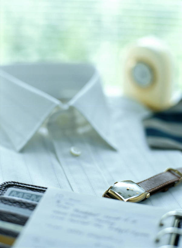 无人,竖图,室内,特写,白天,正面,衬衫,窗户,静物,闹钟,阴影,朦胧,模糊,时间,反射,时钟,手表,影子,记事本,计时,玻璃窗,一个,本子,笔记本,钟表,一件,表,单个,腕表,钟,彩图,衬衣