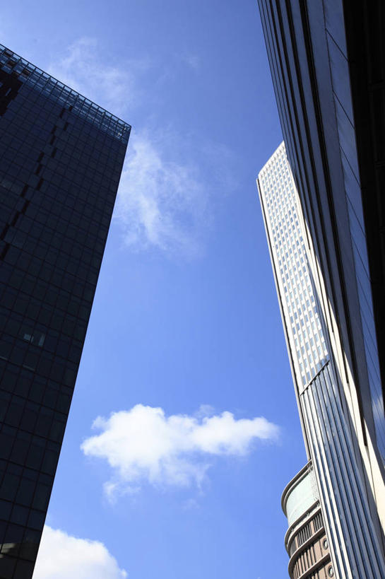 无人,高楼大厦,竖图,室外,白天,仰视,度假,美景,城市风光,城市,大厦,建筑,摩天大楼,日本,亚洲,阴影,光线,影子,景观,云,云朵,云彩,娱乐,蓝色,白云,蓝天,天空,阳光,天,享受,休闲,景色,放松,大阪,晴朗,东亚,本州,大阪府,本州岛,日本国,近畿地方,近畿,北区,晴空,彩图,低角度拍摄,大楼,高层建筑,高楼,摩天楼,梅田蓝天大厦,梅田空中庭园