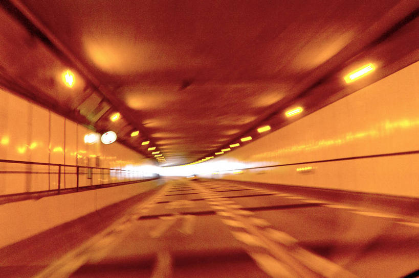 无人,横图,室内,白天,正面,消失点,度假,美景,天花板,城市风光,城市,道路,路,公路,照明,澳大利亚,许多,阴影,朦胧,模糊,光线,隧道,影子,墙,景观,灯光,分界线,停车线,交通,很多,娱乐,顶灯,墙壁,墙面,灯,排列,倒影,灯具,享受,休闲,景色,放松,车行道,车行道分界线,照亮,倒映,照明设备,地道,队列,标线,大洋洲,澳洲,车行线,南方大陆,首府,澳大利亚联邦,珀斯,西澳大利亚,西澳大利亚州,反照,马路,彩图,没影点,灭点