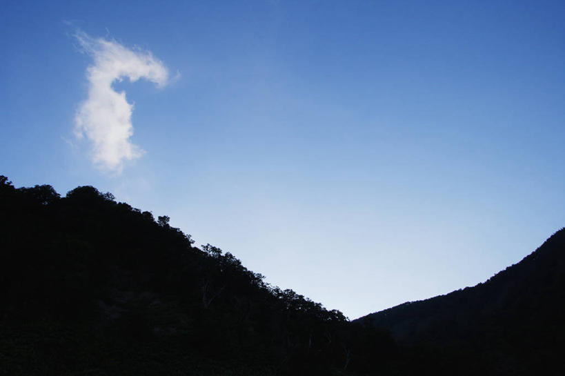 无人,横图,室外,白天,仰视,旅游,度假,火山,美景,山,山脉,树林,植物,北海道,富士山,日本,亚洲,阴影,光线,影子,景观,山峰,山峦,背光,娱乐,树,树木,蓝色,绿色,蓝天,天空,阳光,自然,群山,天,享受,休闲,景色,放松,生长,晴朗,成长,自然风光,逆光,东亚,万里无云,日本国,北海道地方,北海道岛,知床半岛,活火山,晴空,晴空万里,彩图,低角度拍摄